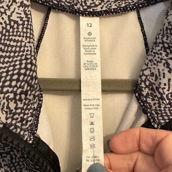 Lululemon Women's Define Thumb Hole Mock Neck Full Zip Jacket Size 12 - Picture 8 of 8